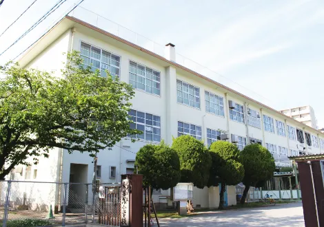 東吉塚小学校